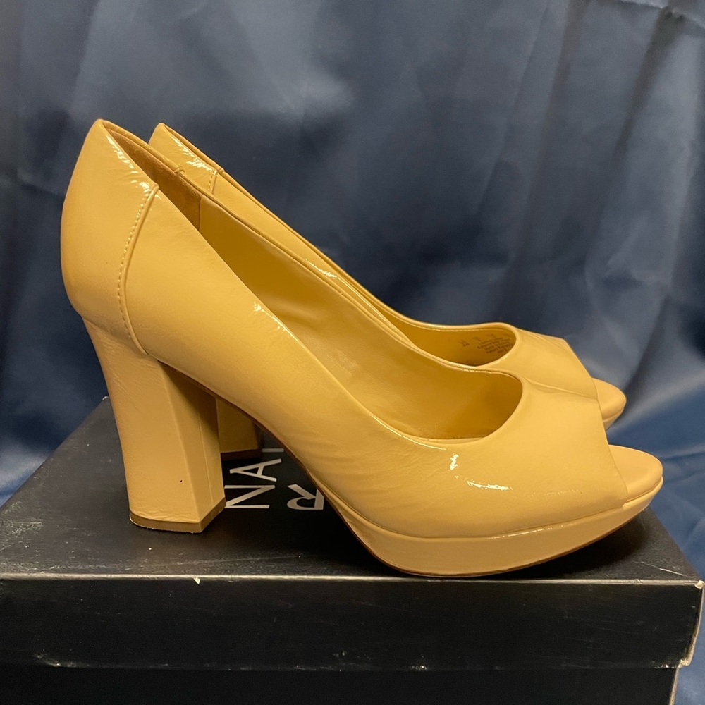 Naturalizer Amie patent nude pumps 8 wide. Worn once.